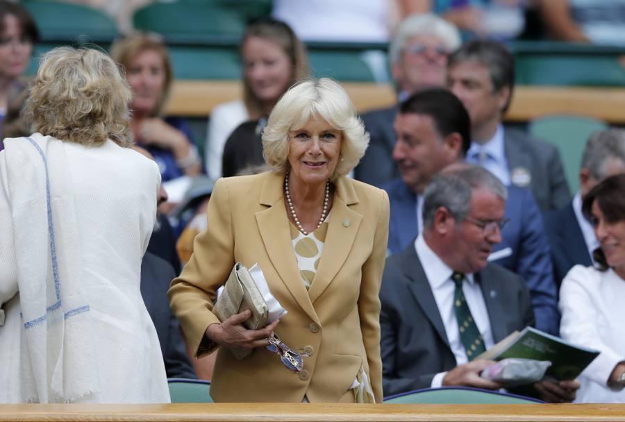 Camilla Parker Bowles, duchessa di Cornovaglia e moglie del principe Carlo,  a Wimbledon per assistere al match  tra Murrey e Rola. 